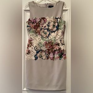 Tahari Stone Cream Colored Sheath Dress Multicolored Embroidered Lace Panel Sz 6